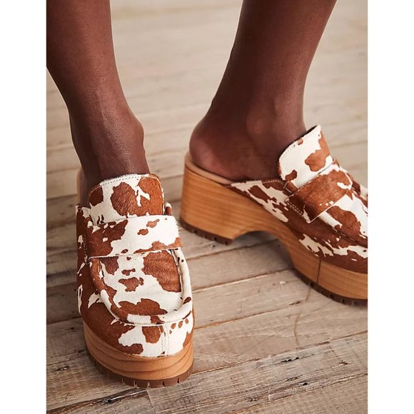 🎉LAST CHANCE🎉 FREE PEOPLE Corbin Hair On Clogs / Brown Combo - Picture 2 of 14